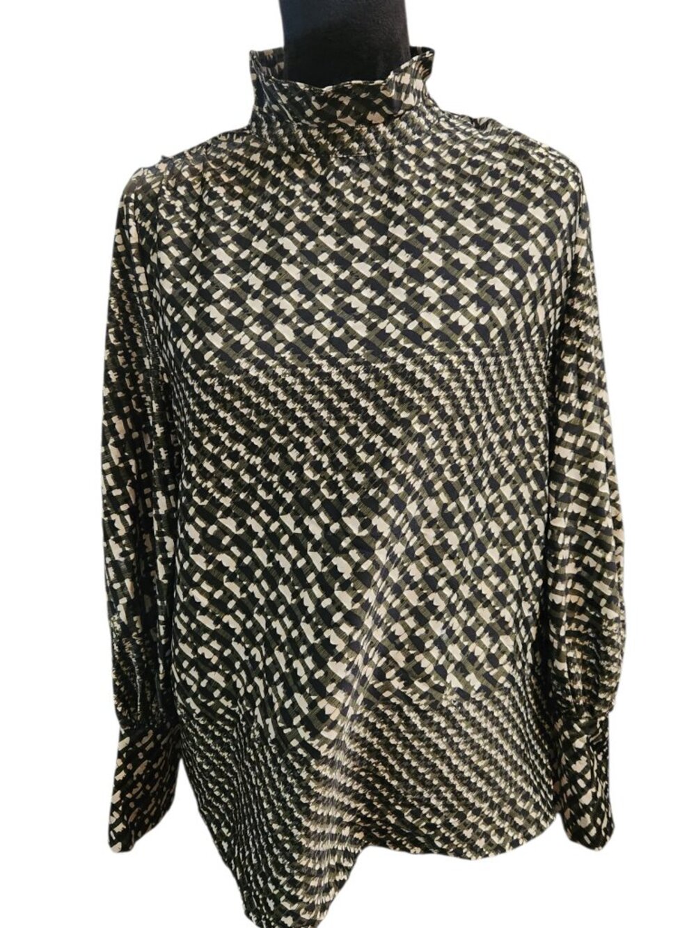 Who What Wear Black, Green, and Cream Geometric Print Blouse Size M